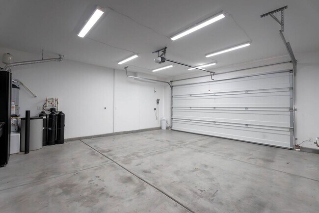 Building Photo - 7126 Calvert Cliffs St