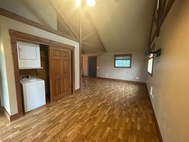 Building Photo - 4645 NE Elliott Cir