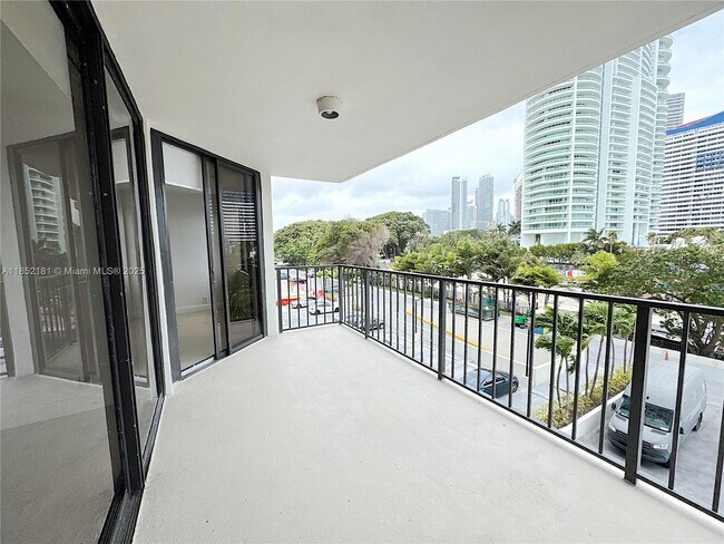 Building Photo - 1865 Brickell Ave