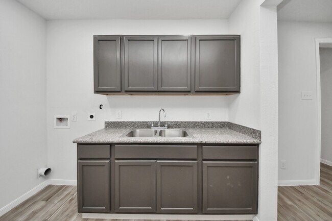 Building Photo - 7021 Canal St