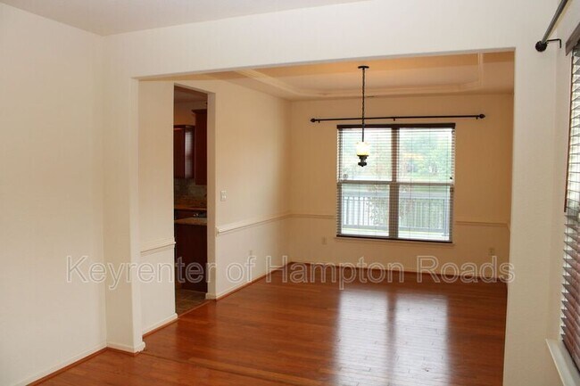 Building Photo - 3901 Grand Isle Dr