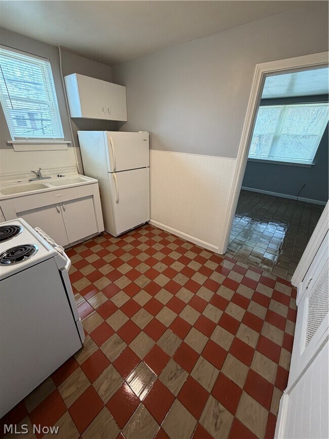 Building Photo - 310 Vine Ave