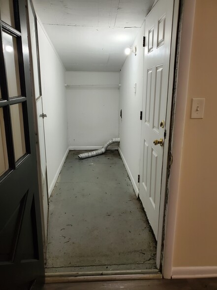 Building Photo - 2080 Kings Gate Cir