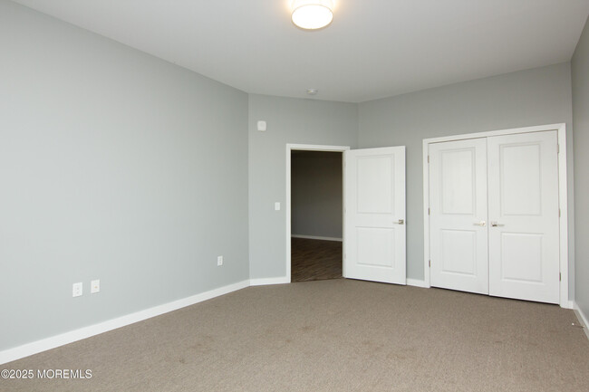 Building Photo - 1075 Stephenson Ave