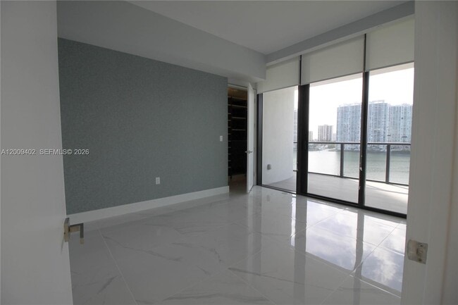 Building Photo - 5000 Island Estates Dr