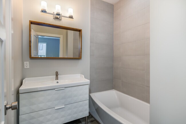 Building Photo - 2752 Lafayette Ave