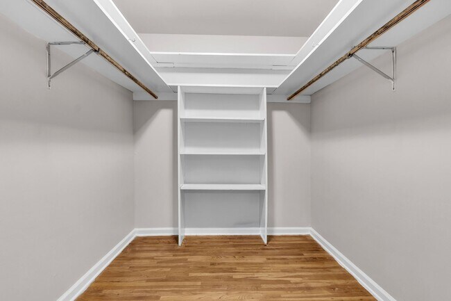 Building Photo - Newly Renovated 4-Bedroom Home in Germanto...