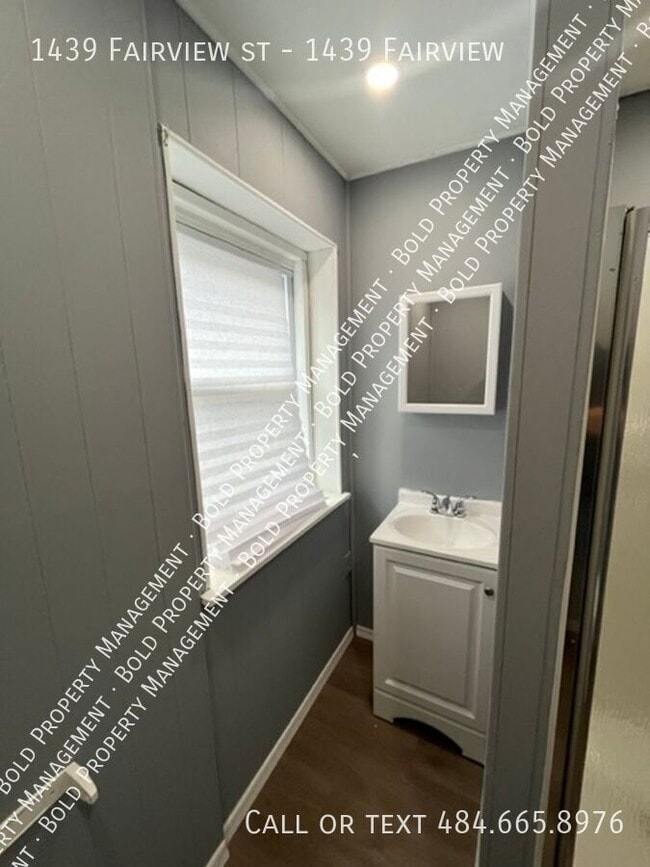 Building Photo - 1439 Fairview St