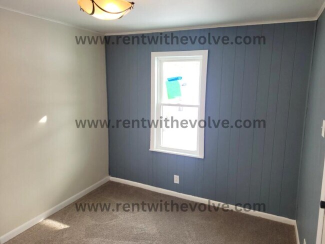 Building Photo - 1992 W County Rd 100 S