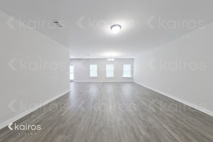 Building Photo - 8026 Shadesbrook Dr
