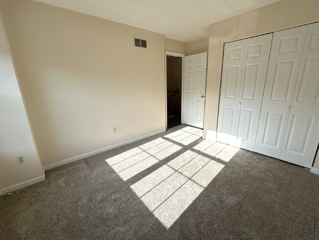 Building Photo - 3-Bedroom Townhome in Furnace Hills