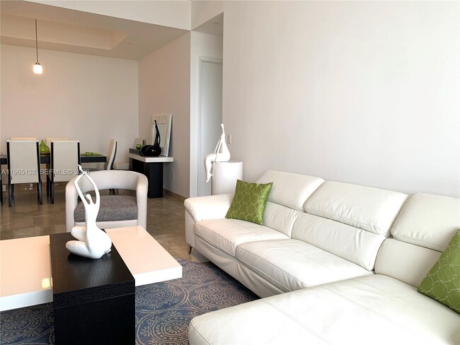 Building Photo - 16001 Collins Ave