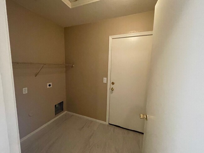 Building Photo - 4 Bedroom, 2 Bath New paint and flooring