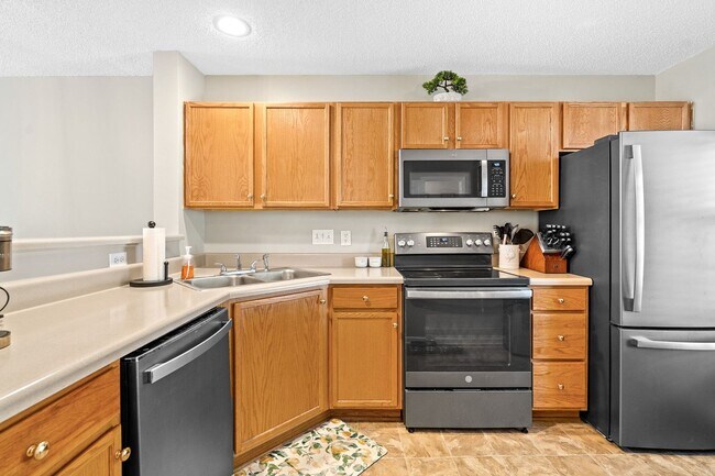 Building Photo - 6314 Inkberry Dr
