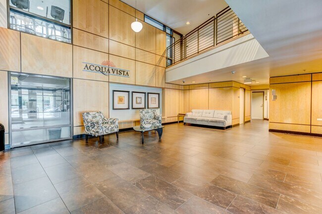 Building Photo - Condo - Heart of Downtown San Diego