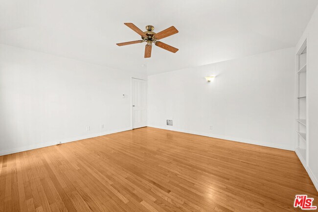 Building Photo - 3715 Homeland Dr
