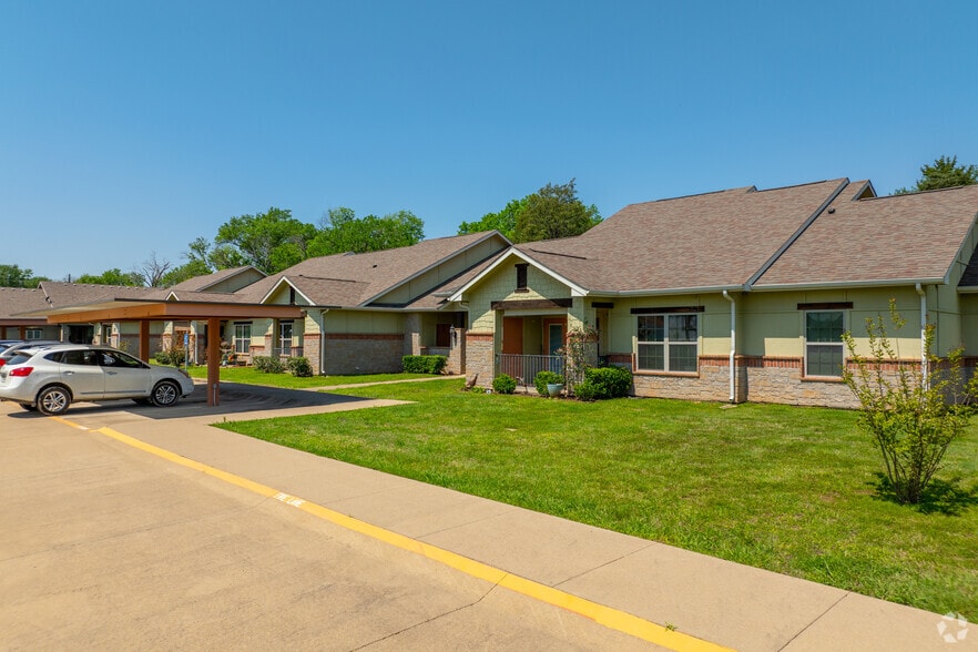 Building Photo - StoneLeaf at Eustace