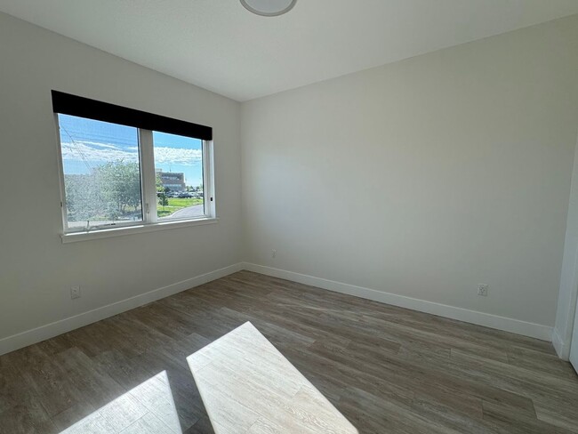 Building Photo - Modern 1BD 1 BA Condo in Boulder - Availab...