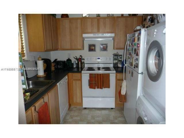 Building Photo - 2022 NE 167th St