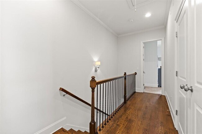 Building Photo - 821 Virginia Park Cir NE