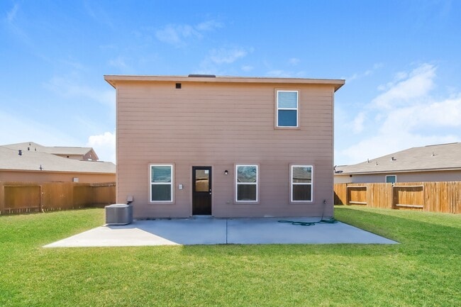 Building Photo - 15406 River Ends Dr