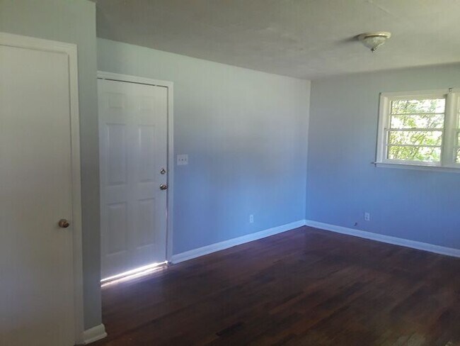 Building Photo - 4280 N Blackstock Rd