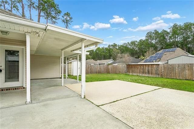 Building Photo - 57400 Oak Ave