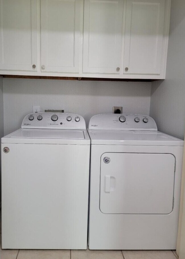 Building Photo - 1900 W Douglas St