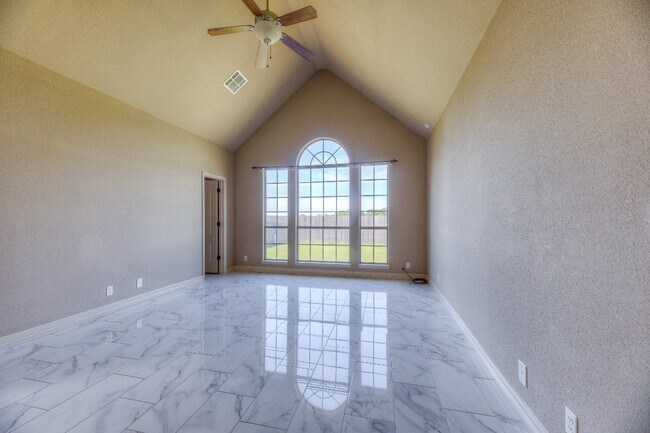 Building Photo - 1317 W Dover St