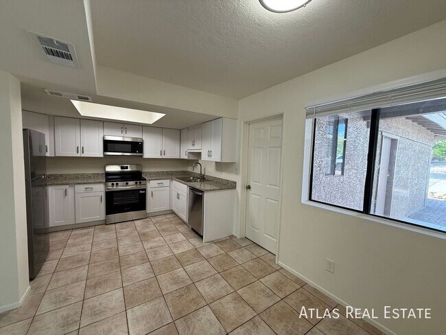 Building Photo - 16733 E Ashbrook Dr