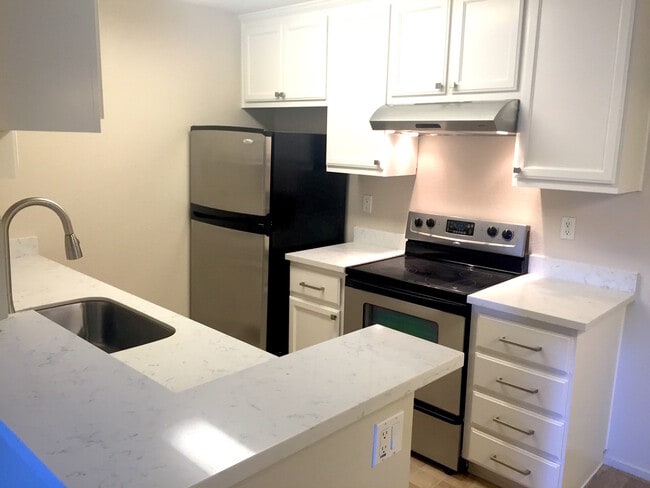 Building Photo - Remodeled 1 Bed 1 Bath Condo. Stainless St...