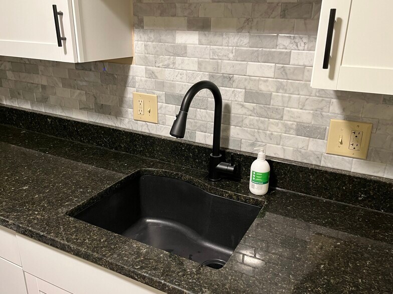 Building Photo - 1440 Slade Ave