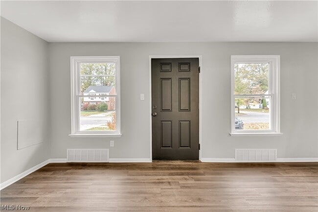 Building Photo - 441 E 250th St