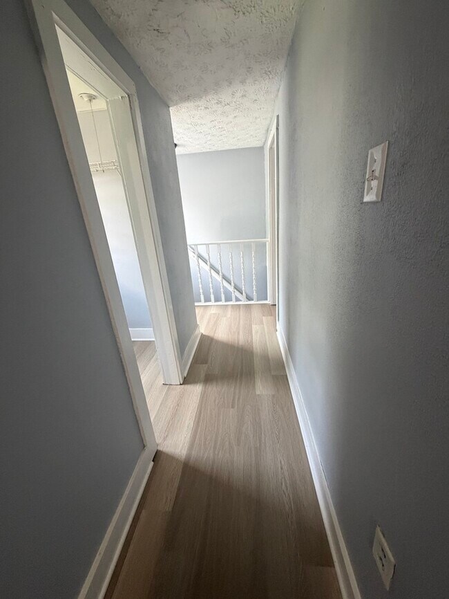 Building Photo - 3 Bedroom Near Irvington-Emerson Heights