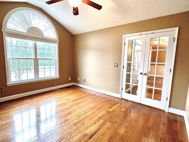 Building Photo - 2928 Prioress Dr