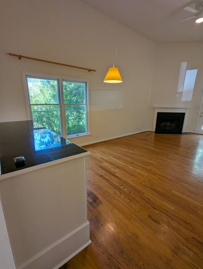 Building Photo - Beautiful townhouse with lakeside views, convenient to Chapel Hill and Durham!