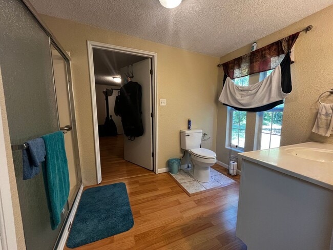Building Photo - Private 2 Bed, 2 Bath Home on Acreage – 10...