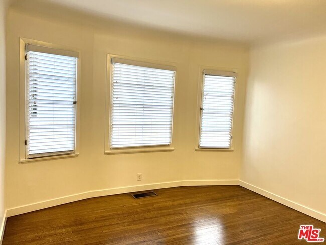 Building Photo - 1014 Meadowbrook Ave