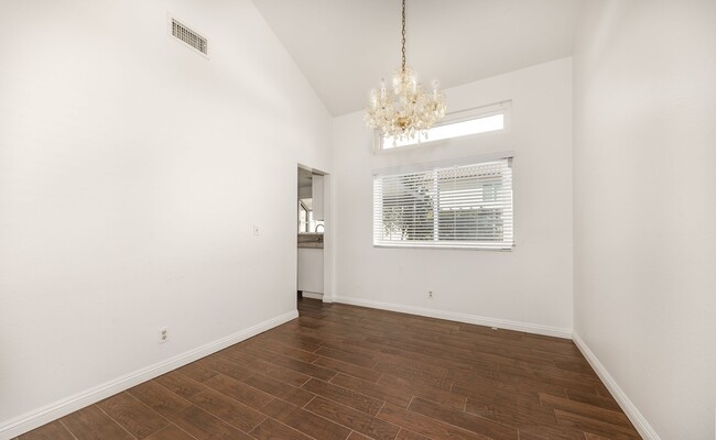 Building Photo - Beautiful Updated Home Close to Park