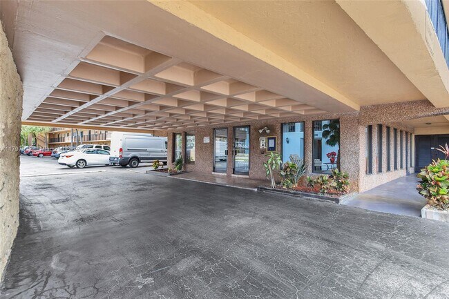 Primary Photo - 9370 SW 8th St