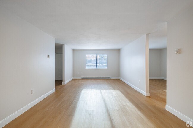 Building Photo - 2 Meadowbrook Cir