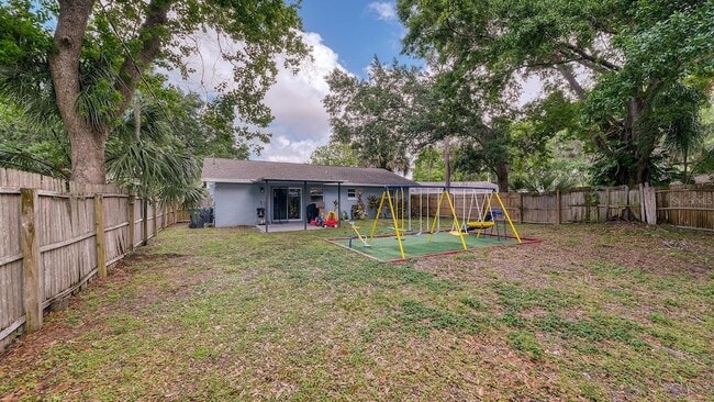 Building Photo - 2122 Lake Blvd