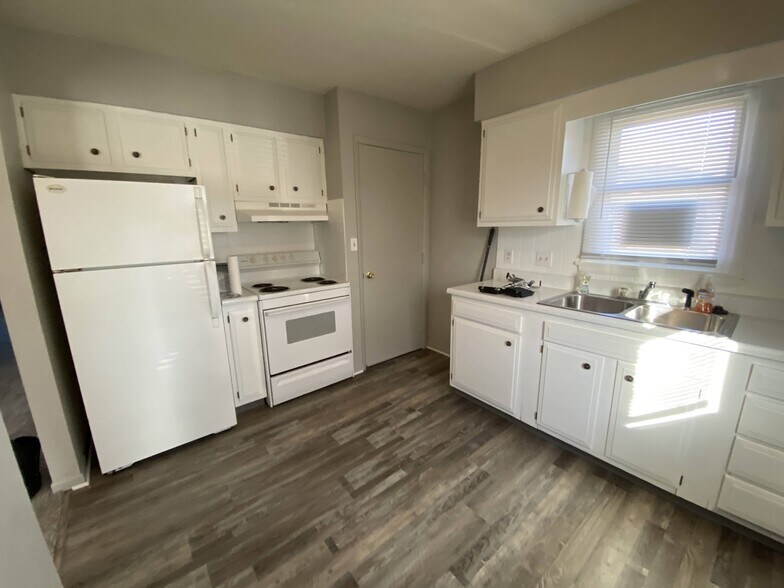 Building Photo - 3310 SE 5th St