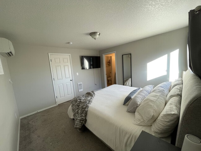 Building Photo - 527 Whitney Dr