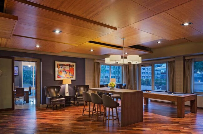 Building Photo - 254 W 54th St