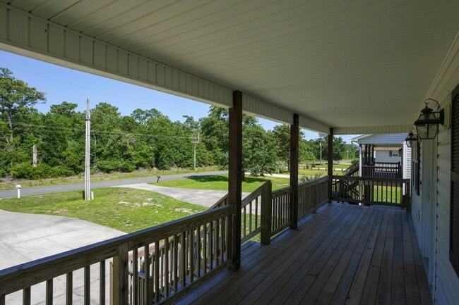 Building Photo - Charming 3-Bedroom Home with Coastal Count...