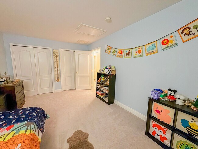 Building Photo - Lavish 4 Bed 3.5 Bath Home With Sunroom & Large Recreation Room In Desired South Riding