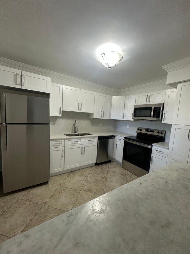 Building Photo - 309 Lakeview Dr