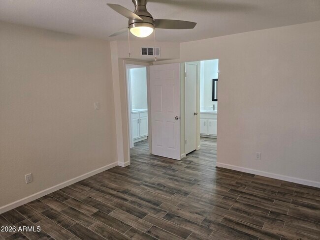 Building Photo - 715 N Arrowhead Dr