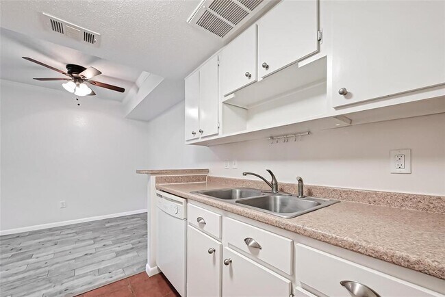 Building Photo - 2250 Bering Dr